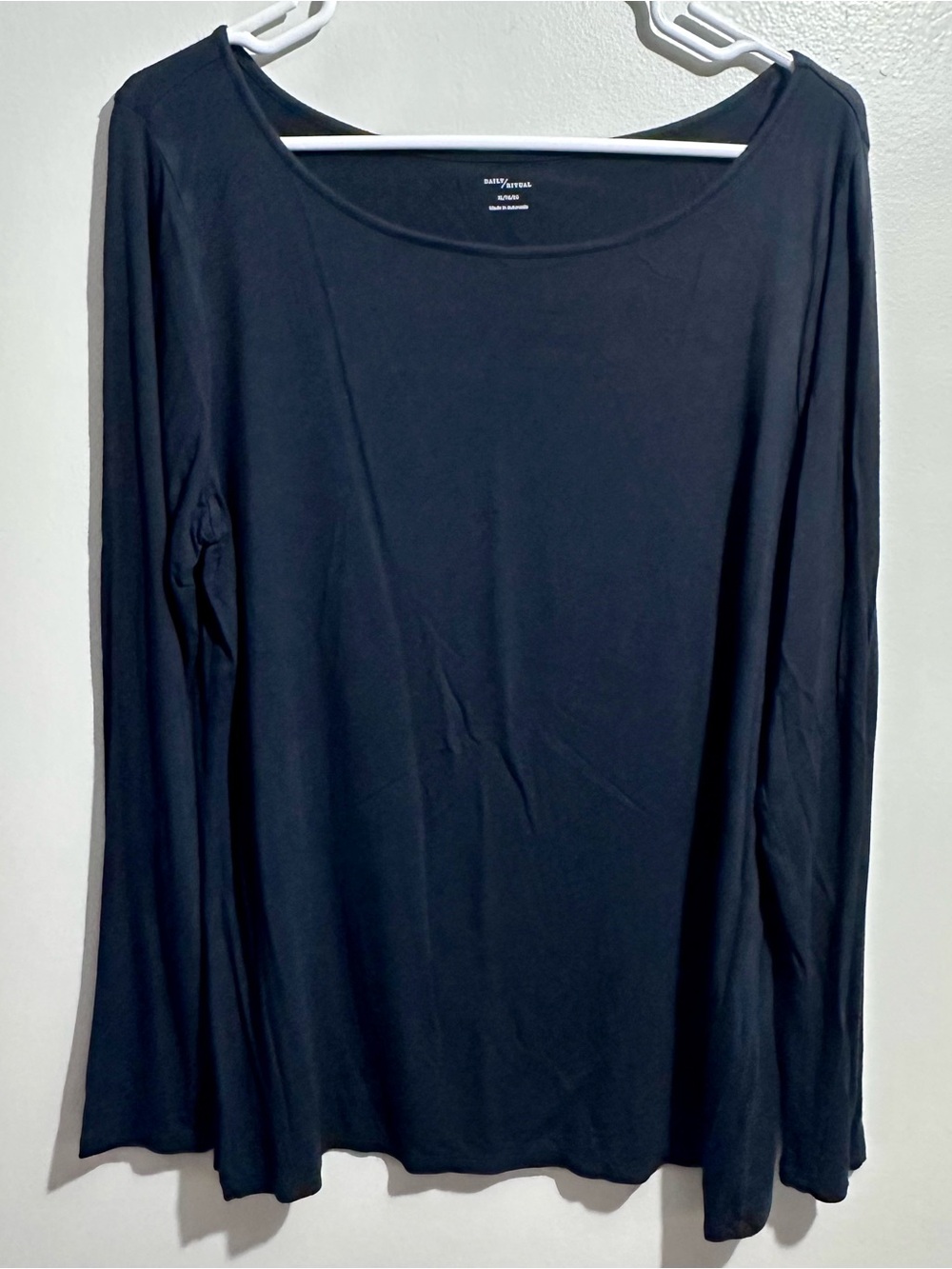 Daily Ritual Long Sleeve Scoop Neck Tee Black Size XL (878)
